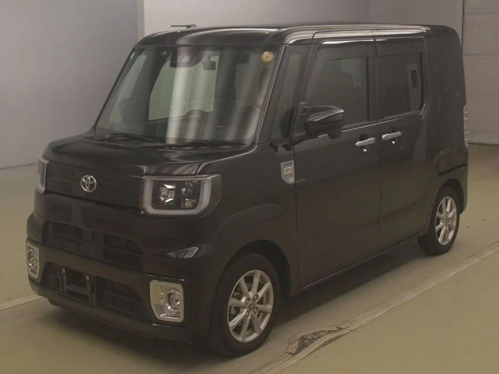 Toyota Pixis Mega LA700A 2021